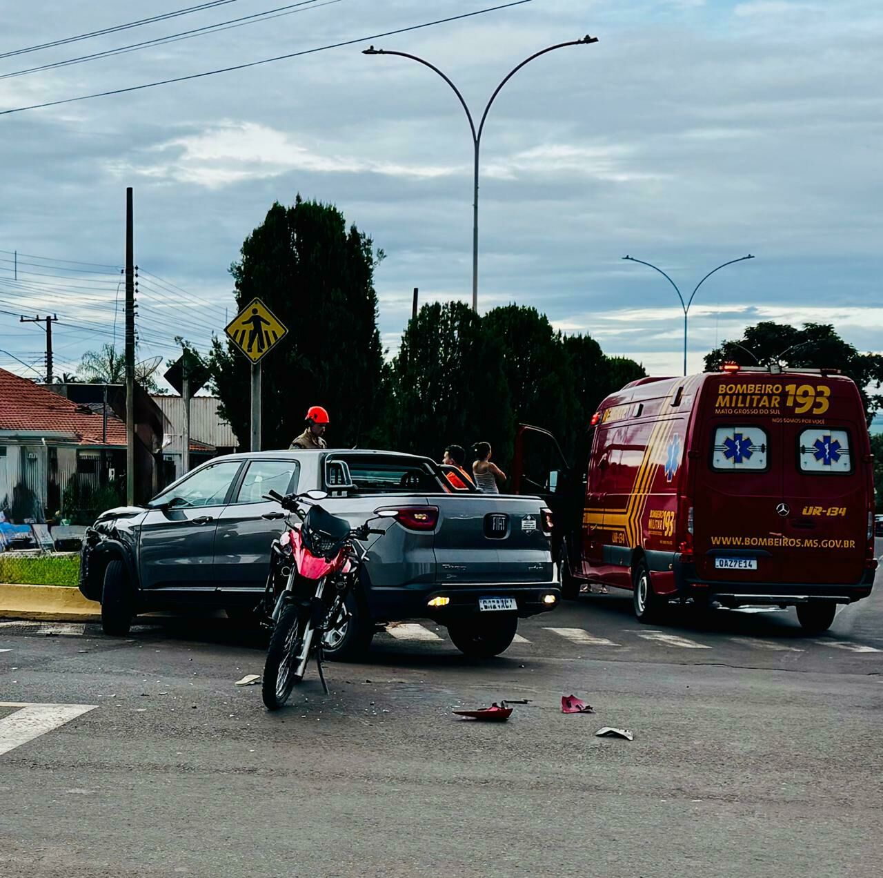 Imagem de compartilhamento para o artigo Motociclista fica ferido após colisão com Fiat Toro em cruzamento movimentado em Costa Rica da MS Todo dia